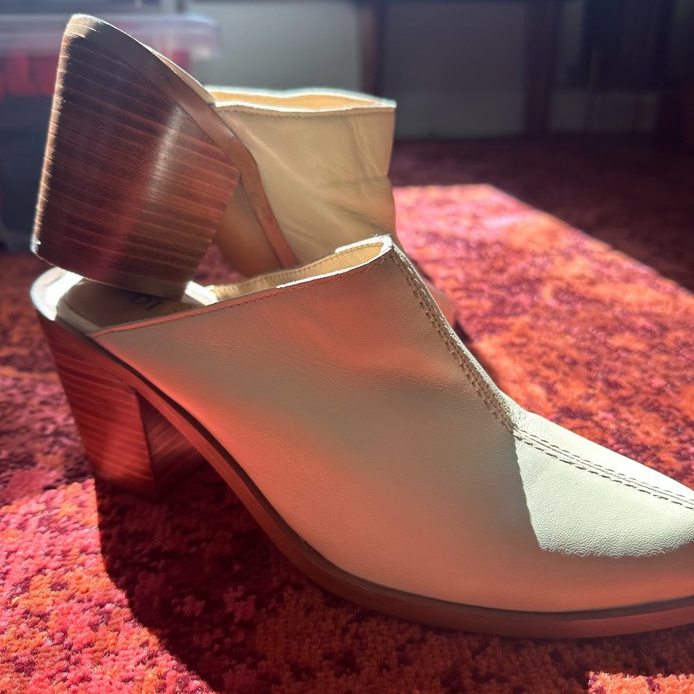 Genuine Leather Block Heel Mules Cream White (DibaTrue) - NWOT